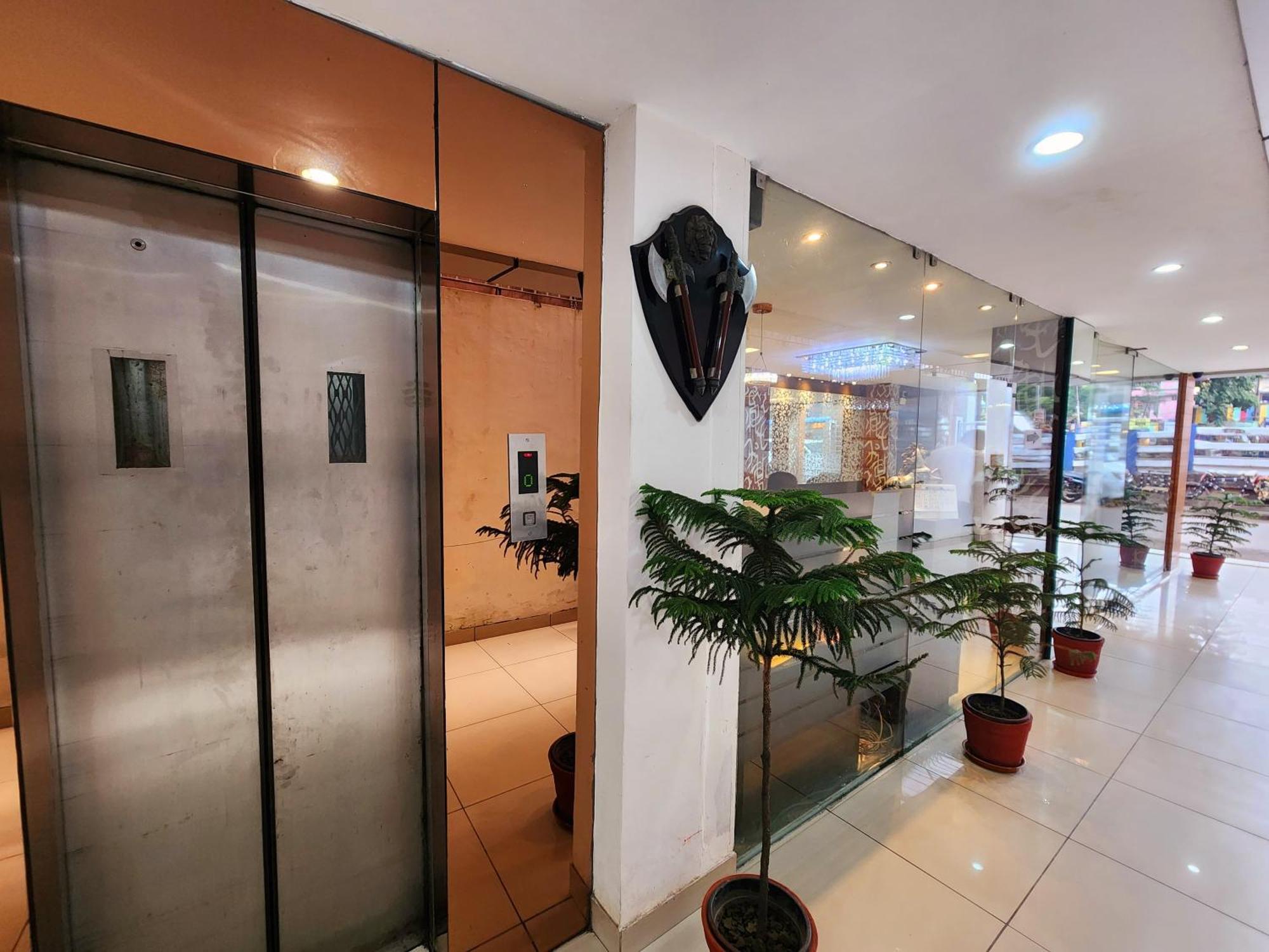 Hotel Lee International Kalküta Dış mekan fotoğraf